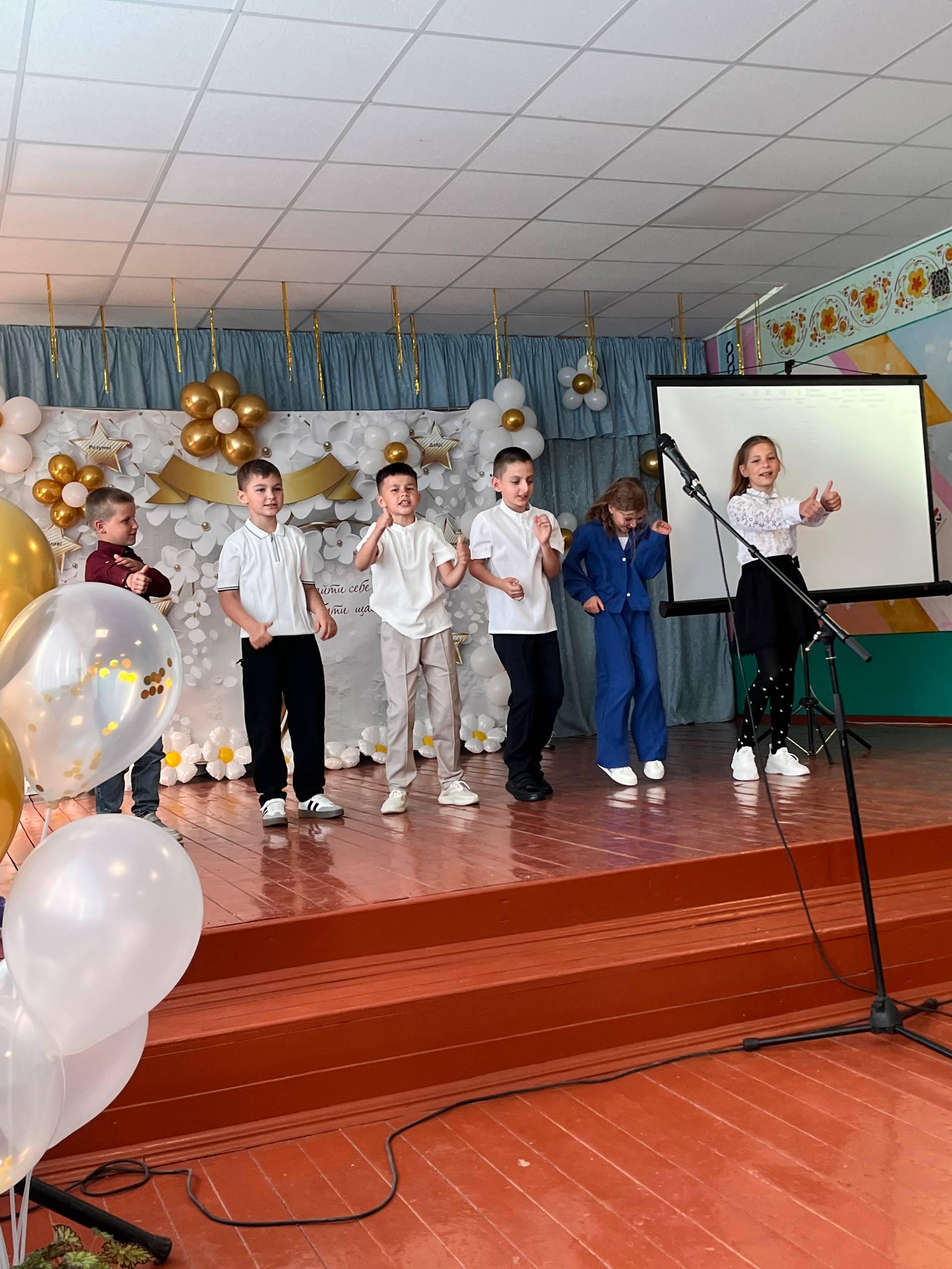 Дружні фото четвертокласників