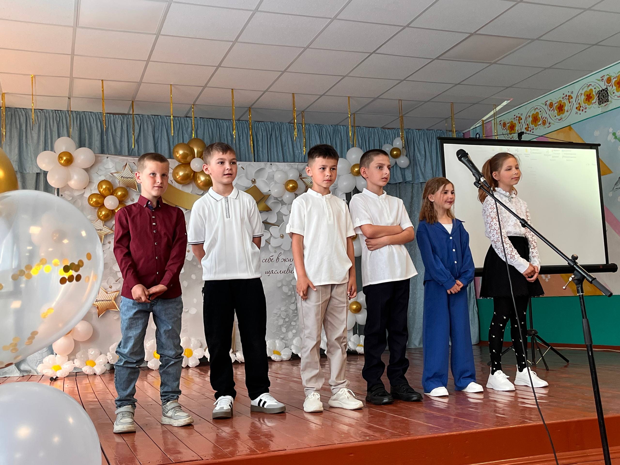 Учні 4 класу на святі
