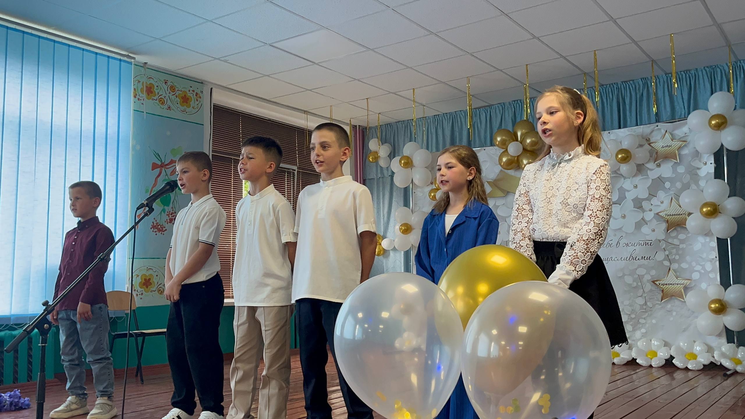 Теплий день маленьких випускників