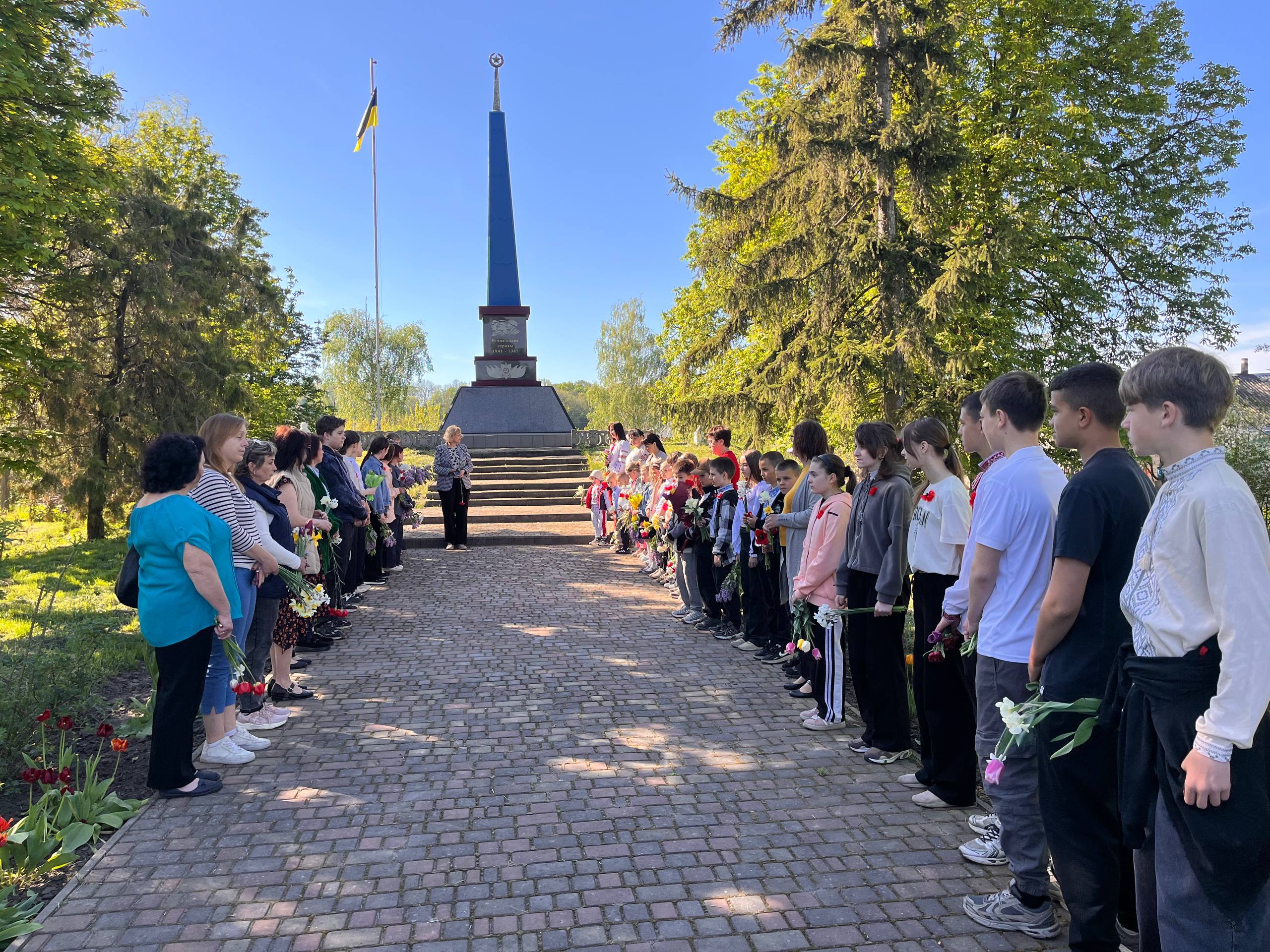 Квіти як знак шани та вдячності 8 травня